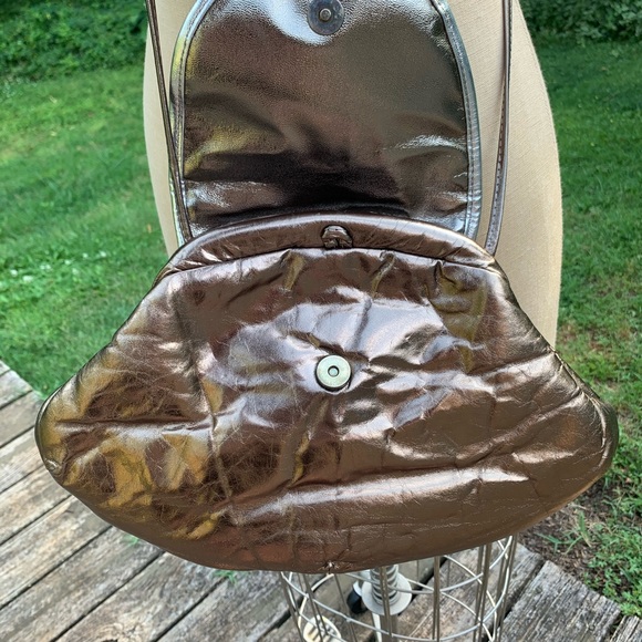 Vintage Genuine Metallic Clam-Shape Crossbody Bag - Picture 4 of 7